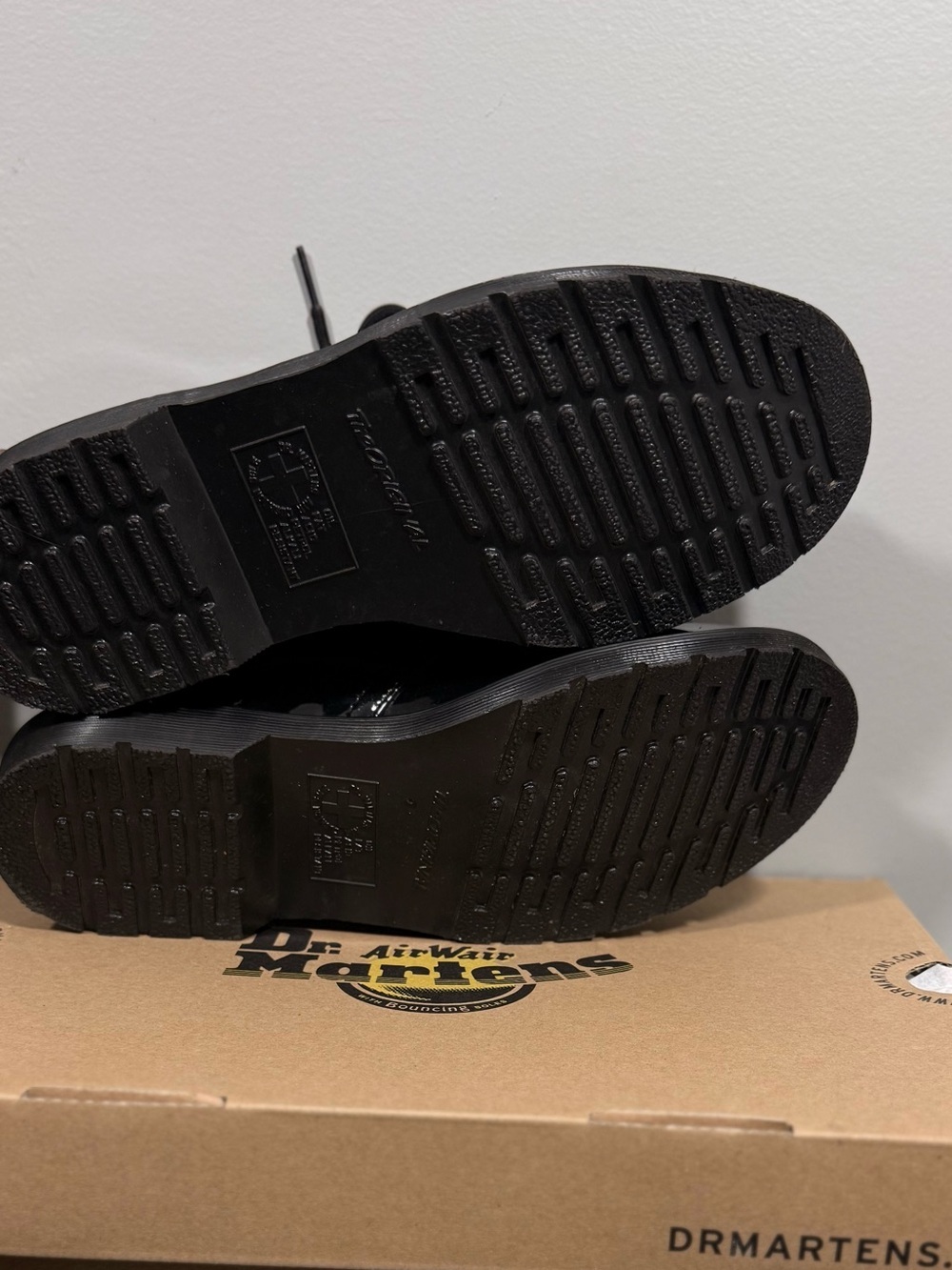 Dr. Martens Black Patent Leather Lace-Up Derby Shoes Size 9 - Picture 15 of 16